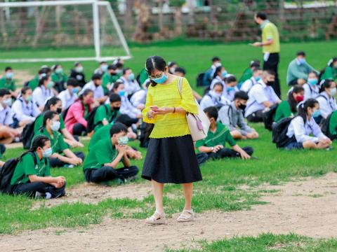 มอบหน้ากากผ้าป้องกันโควิด-19 ให้กับนักเรียน