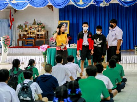 มอบหน้ากากผ้าป้องกันโควิด-19 ให้กับนักเรียน