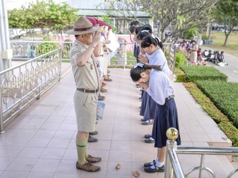 มอบเกียรติบัตรตัวแทนนักเรียนร่วมกิจกรรมงานประเพณีอุ้มพระดำน้ำ 25