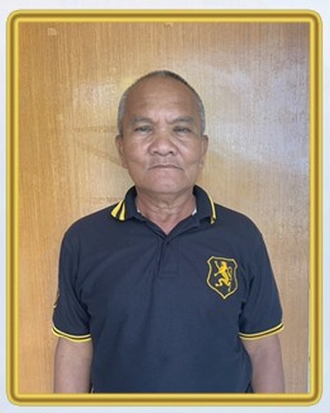 นายต้อง เอี่ยมศรี