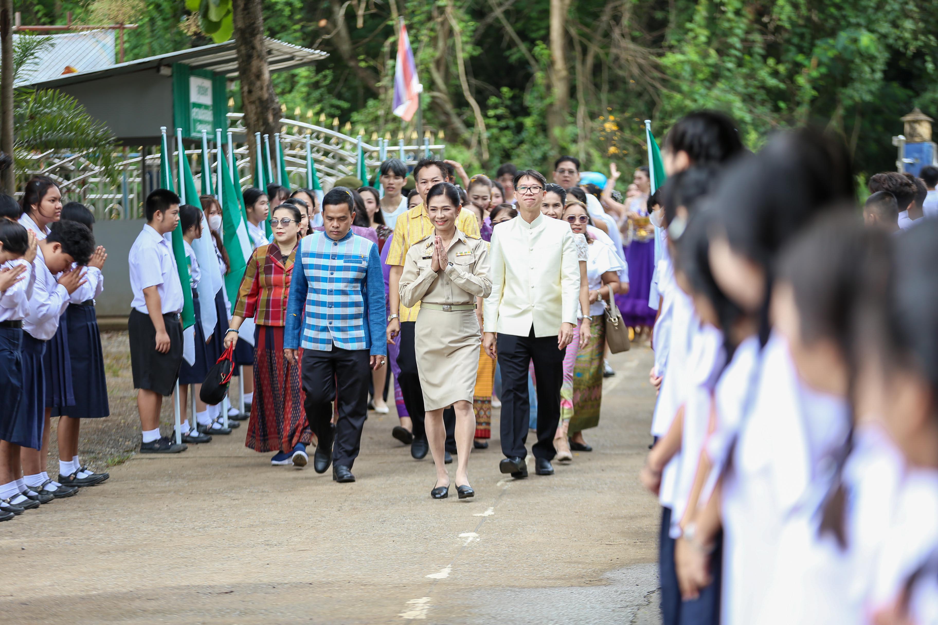  ร้อยความรัก ถักทอใจ สานสายใย มุทิตา 